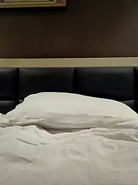 frolicme456 online show from 11/18/25, 04:16