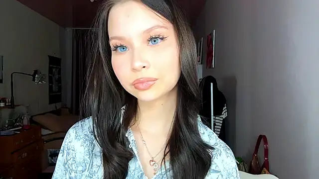 EmmaJonse online show from 11/17/25, 11:03