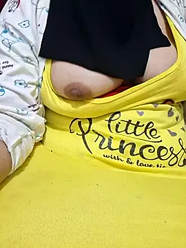 mnbvcxzqwertyuiop1235 online show from 04/13/26, 07:51