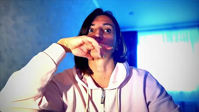 Snapshot of Elizarosse chatting on 11/14/25, 11:14 Elizarosse online show from 11/14/25, 11:14