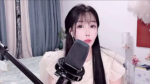 Laura 520 online show from 06/17/26, 12:15