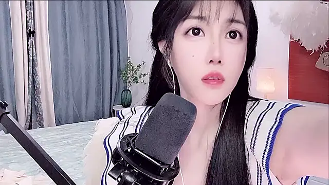 Laura 520 online show from 06/18/26, 02:21
