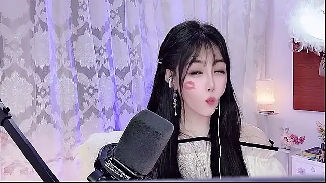 Laura 520 online show from 05/23/26, 12:26