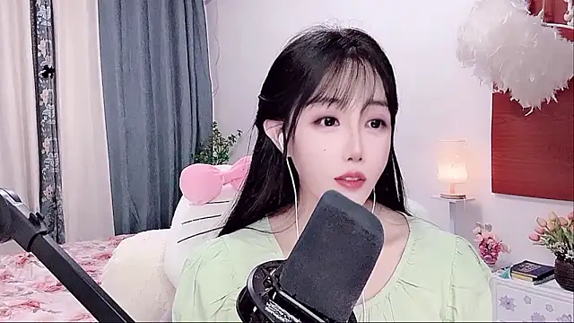 Laura 520 online show from 06/11/26, 12:35