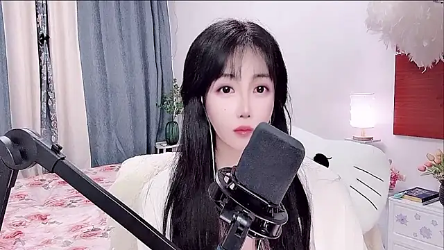 Laura 520 online show from 06/14/26, 12:06
