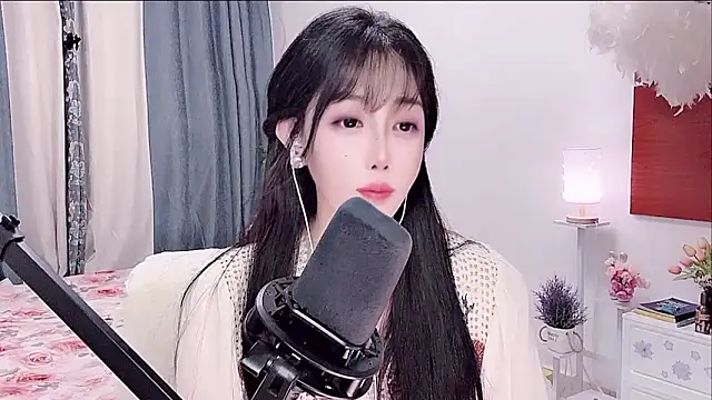 Laura 520 online show from 06/16/26, 01:11