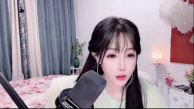 Laura 520 online show from 06/03/26, 02:33