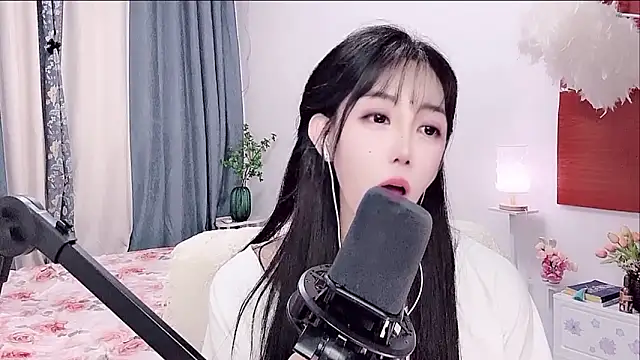 Laura 520 online show from 06/15/26, 12:38