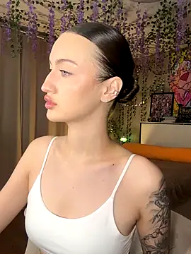 that eva online show from 11/30/25, 06:14