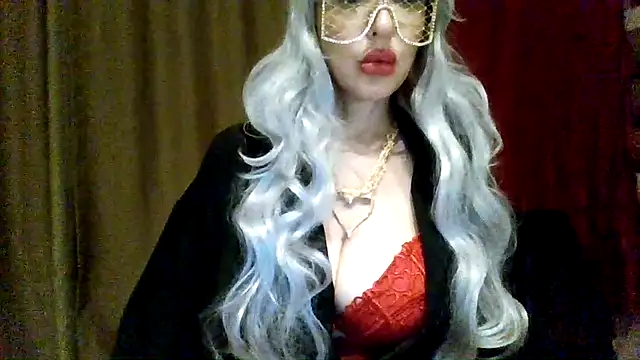Snapshot of L1ona_Luxe chatting on 11/14/25, 03:26 L1ona Luxe online show from 11/14/25, 03:26
