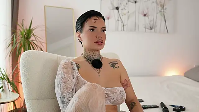 BriannaXmoon online show from 12/01/25, 11:33