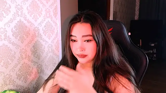 Emma Uilson online show from 12/14/25, 01:23