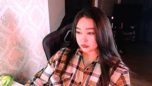 Emma Uilson online show from 12/15/25, 01:33