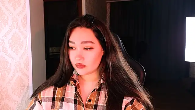 Emma Uilson online show from 11/30/25, 02:18