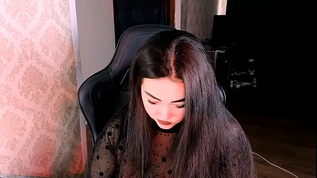 Snapshot of Emma_Uilson chatting on 07/03/26, 04:30 Emma Uilson online show from 07/03/26, 04:30