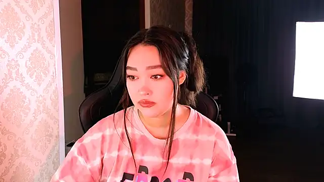 Emma Uilson online show from 11/25/25, 10:26