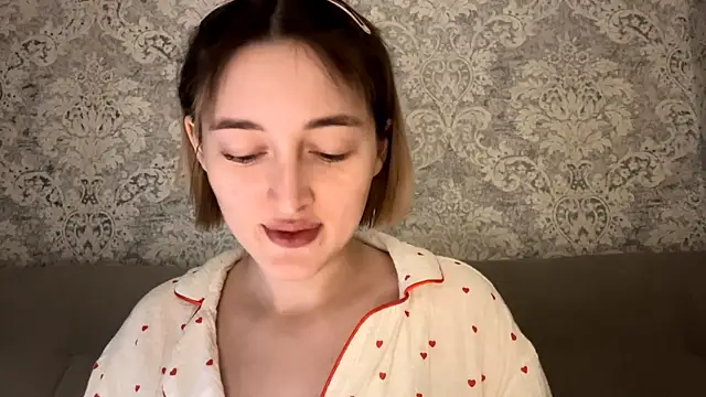 Snapshot of Emily_lyy chatting on 01/15/26, 06:11 Emily lyy online show from 01/15/26, 06:11