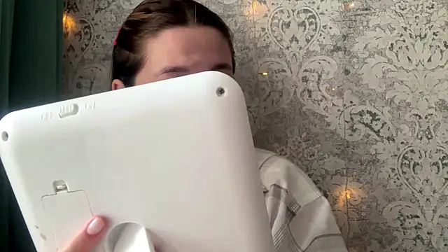 Snapshot of Emily_lyy chatting on 12/03/25, 09:20 Emily lyy online show from 12/03/25, 09:20