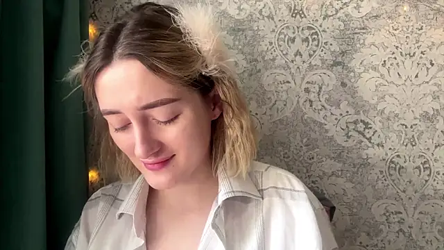 Snapshot of Emily_lyy chatting on 11/29/25, 09:20 Emily lyy online show from 11/29/25, 09:20