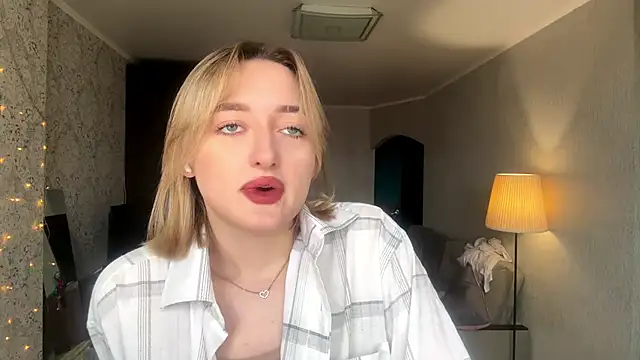 Emily lyy online show from 11/20/25, 09:21