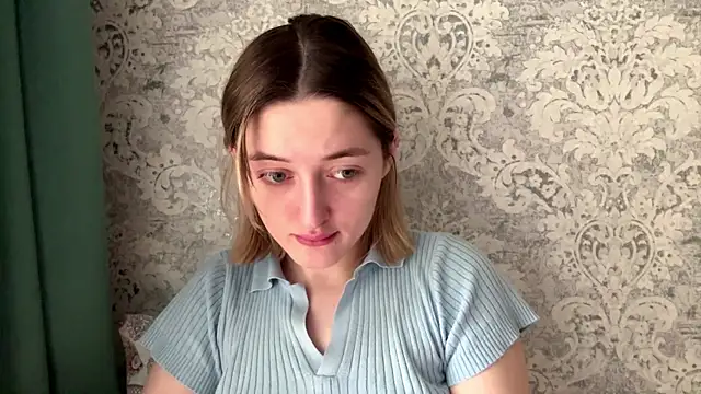 Snapshot of Emily_lyy chatting on 12/22/25, 08:03 Emily lyy online show from 12/22/25, 08:03