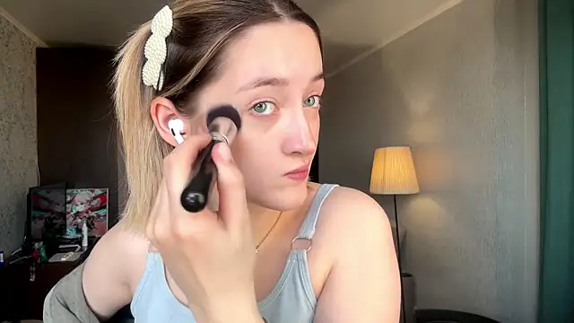 Snapshot of Emily_lyy chatting on 11/25/25, 10:15 Emily lyy online show from 11/25/25, 10:15