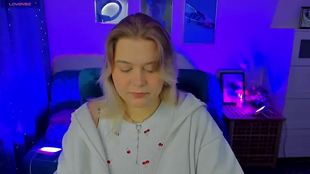 LouiseMous online show from 11/29/25, 09:48