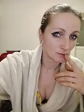 Snapshot of CrazyMaya39 chatting on 04/06/26, 08:32 CrazyMaya39 online show from 04/06/26, 08:32