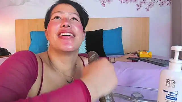 Snapshot of Laura_Torress chatting on 07/02/26, 03:23 Laura Torress online show from 07/02/26, 03:23