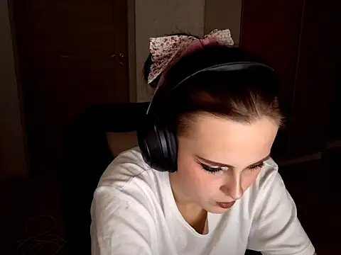 LouiseMarengo online show from 11/25/25, 05:02