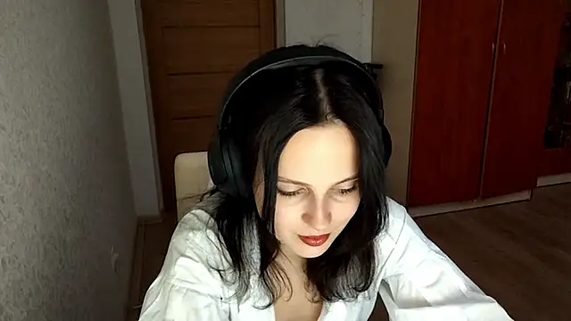 LouiseMarengo online show from 12/19/25, 02:08