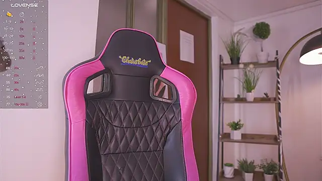 Snapshot of Enola_Holmes_ chatting on 11/24/25, 12:05 Enola Holmes online show from 11/24/25, 12:05