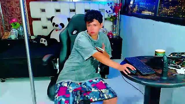 lunabustygirl online show from 11/26/25, 09:20