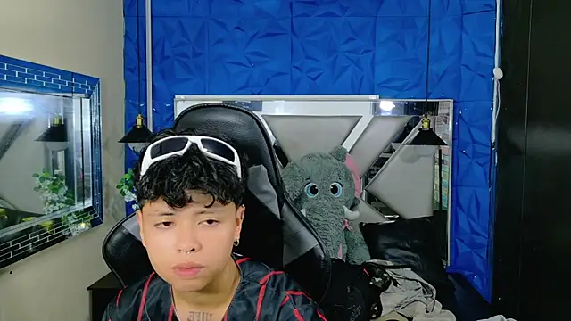 lunabustygirl online show from 12/23/25, 06:45