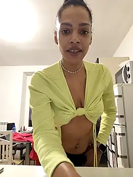 Snapshot of chanell95 chatting on 11/14/25, 02:10 chanell95 online show from 11/14/25, 02:10