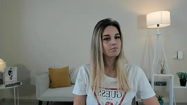 Snapshot of AnnettaUlman chatting on 11/16/25, 06:51 AnnettaUlman online show from 11/16/25, 06:51