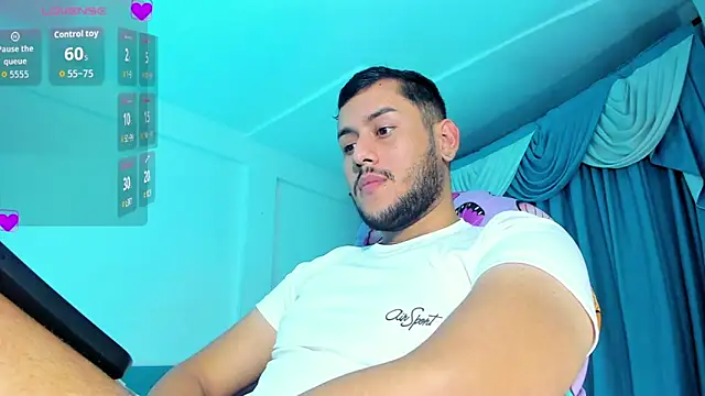 Snapshot of Latino_Hot_Boy chatting on 12/17/25, 04:50 Latino Hot Boy online show from 12/17/25, 04:50