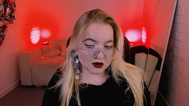 Snapshot of EllaPower chatting on 11/15/25, 03:05 EllaPower online show from 11/15/25, 03:05