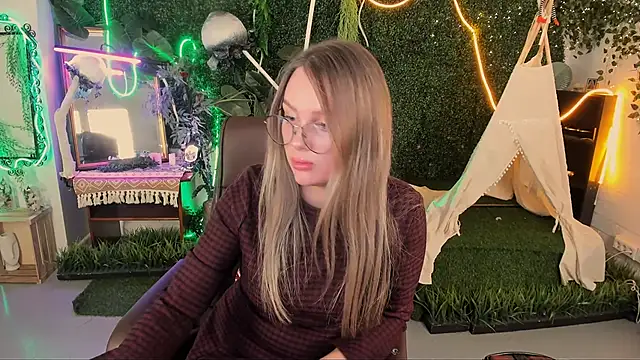 SandraLindsey online show from 11/14/25, 03:26