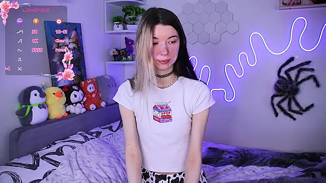 Snapshot of Emmie_shy chatting on 03/03/26, 11:39 Emmie shy online show from 03/03/26, 11:39