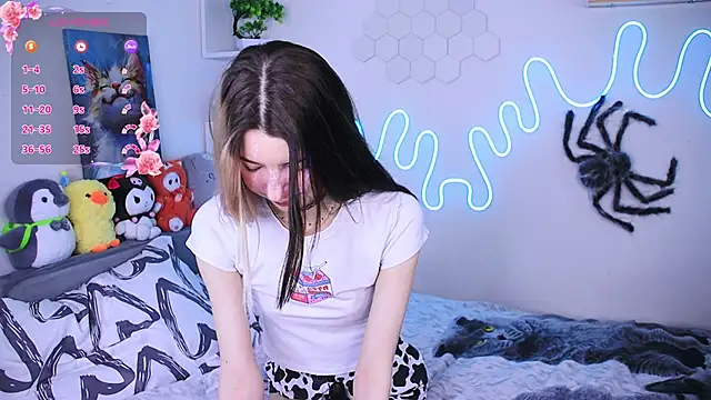 Snapshot of Emmie_shy chatting on 02/26/26, 11:54 Emmie shy online show from 02/26/26, 11:54