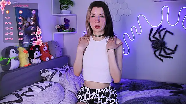 Snapshot of Emmie_shy chatting on 02/14/26, 11:43 Emmie shy online show from 02/14/26, 11:43