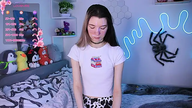 Snapshot of Emmie_shy chatting on 02/15/26, 11:20 Emmie shy online show from 02/15/26, 11:20