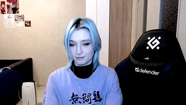 Snapshot of SophiaLur chatting on 11/16/25, 04:23 SophiaLur online show from 11/16/25, 04:23