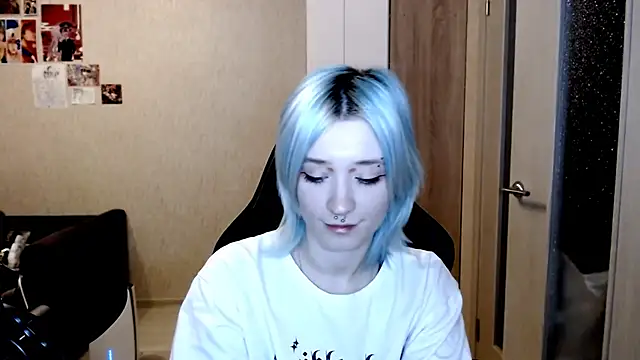 SophiaLur online show from 11/17/25, 03:49