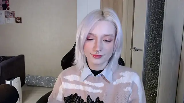 SophiaLur online show from 12/02/25, 02:52