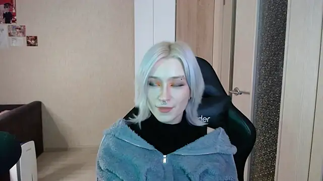 SophiaLur online show from 11/29/25, 12:16