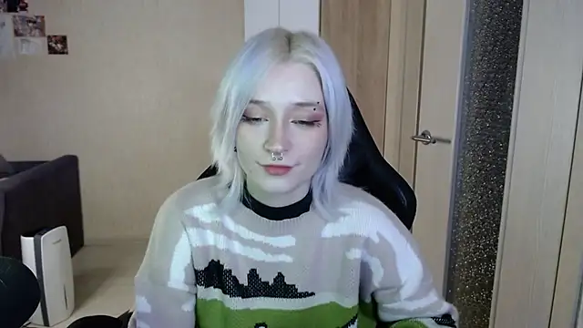 SophiaLur online show from 11/28/25, 03:12