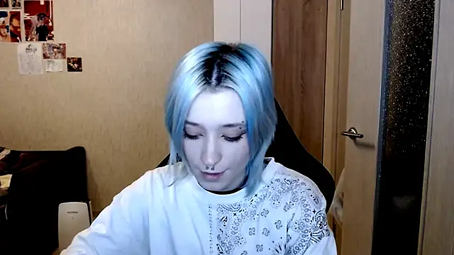 SophiaLur online show from 11/18/25, 03:37