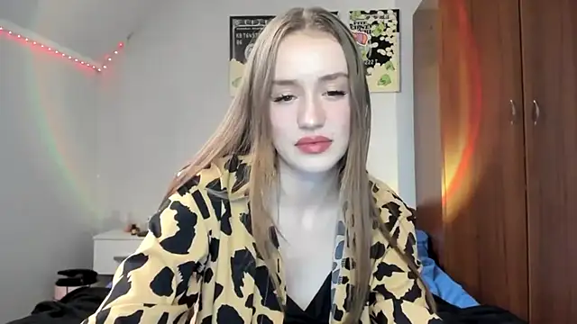 tinyglow online show from 05/04/26, 08:11